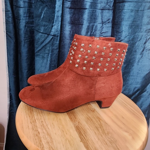 Angel Steps Ankle Boots 9.5M Brown Gold Studded Kitten Heels Round Toe - Picture 1 of 8